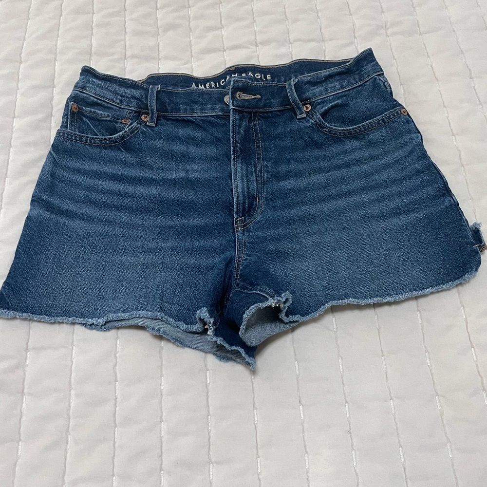 American Eagle Women’s . Blue Denim Jeans short size 10